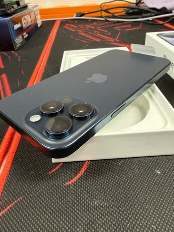 Apple iPhone 15 Pro Max - 512GB - Blauw Titanium - 89% batterij - A+ GRADE - Gebr. 6mnd 